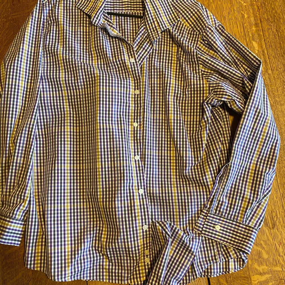 Nice shirt like the colors just to Many cloths